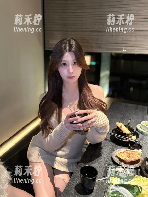 探索Hyoyeon (김효연)水手服的无限魅力，精美原图下载，让你每天都有新惊喜！.txt